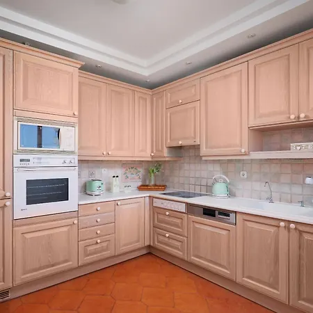 Elegant Family With Free Private Parking Appartement